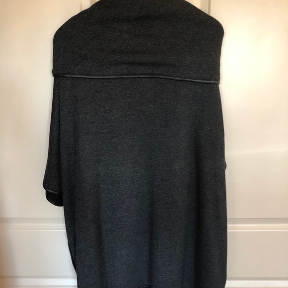 Ladies Sweater/coat - Picture 7 of 8